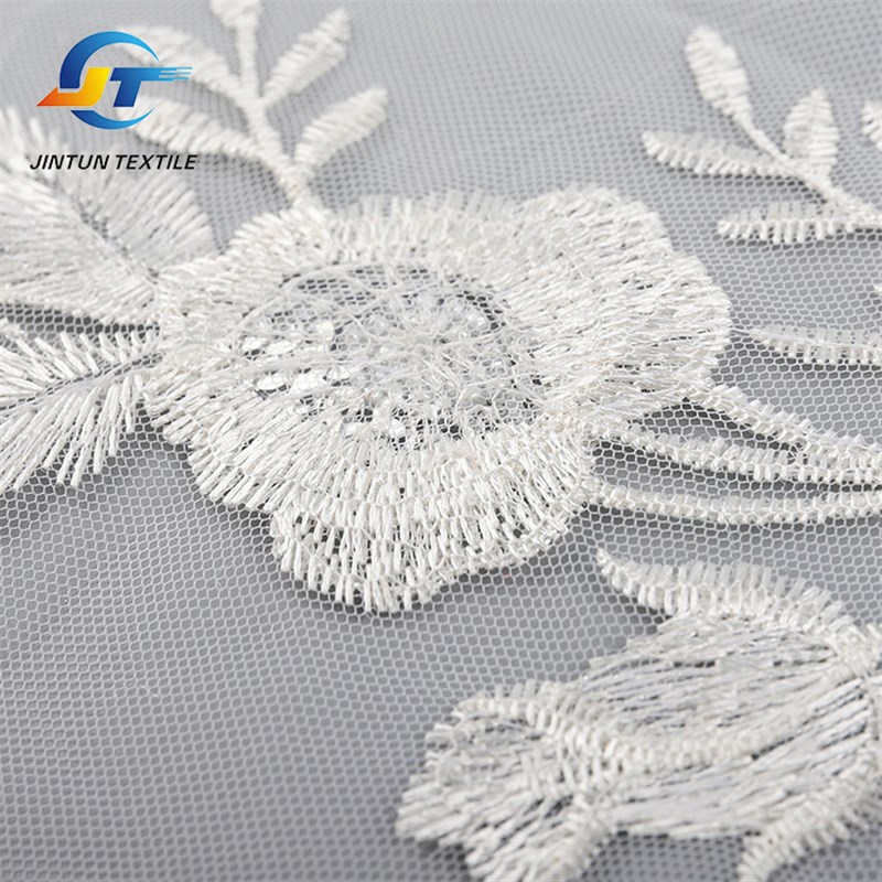 白色珠管绣婚纱礼服平绣花朵刺绣网纱蕾丝连衣裙面料