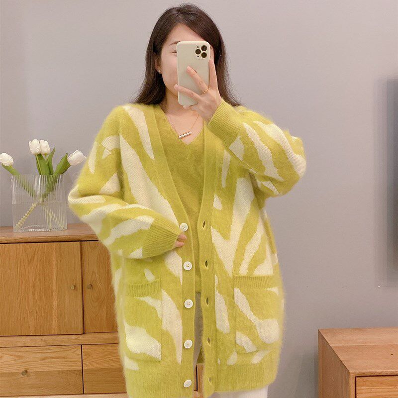 拉毛羊绒新品绿色V领拉毛山羊绒长款大开衫针织中长款绿蓝拼白色