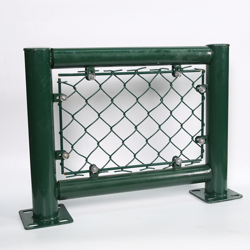 体育场篮球场围栏网足球场护栏羽毛球场围网勾花浸塑隔离网镀锌