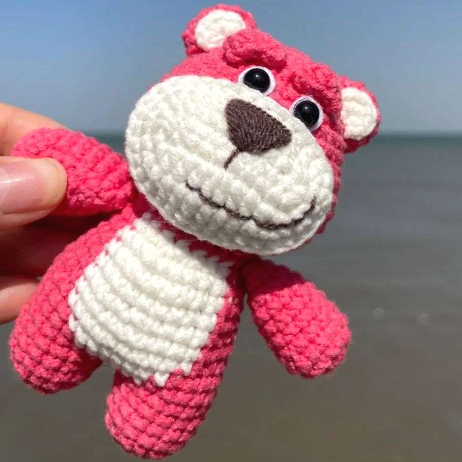 草莓熊小玩偶冰条线挂件diyy手工制作毛线钩针勾线抱枕编织材料包