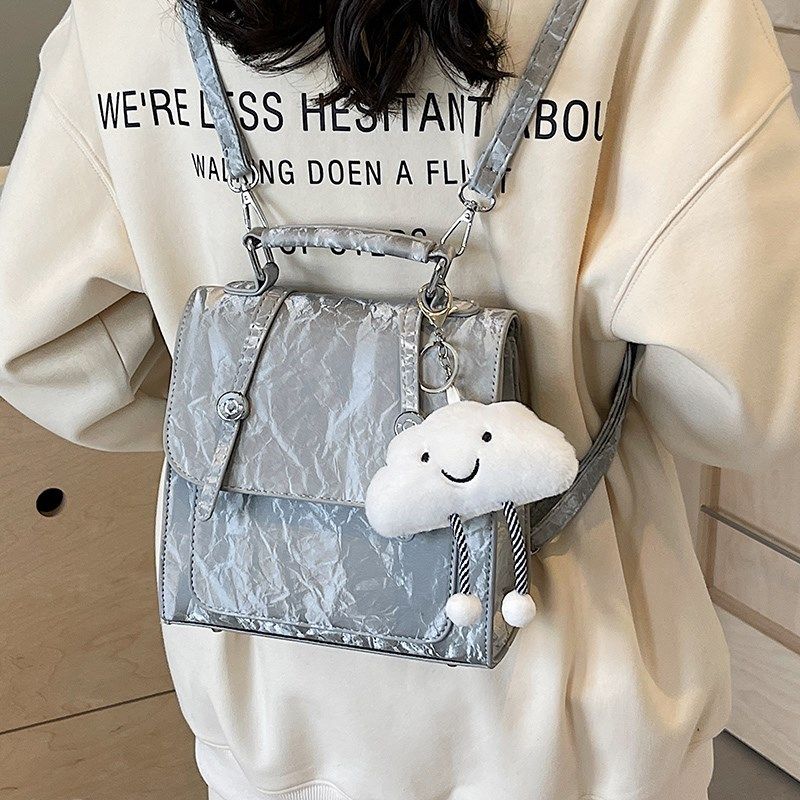 双肩包包女2024新款小众设计感旅游可爱轻便小型背包时尚学生书包