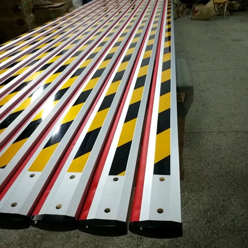 道闸杆直杆红门升降杆铝合金八角杆停车场拦杆挡车杆带防砸胶现货 - 实物图