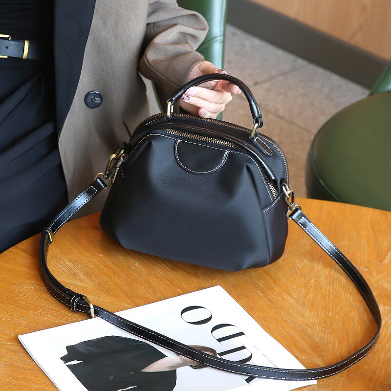 2024秋冬新款牛津布配皮双拉链大容量斜挎手提包轻便简约小圆包女