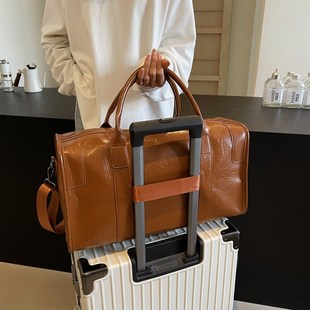 短途旅行包男士大容量健身包斜挎手提皮质防水行李包女运动休闲包