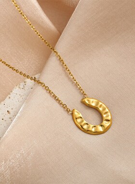 跨境时尚流行配饰不锈钢项链不掉色女小众L高级感轻奢钛钢项链吊