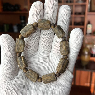 (孤品)天然鹦哥绿奇楠沉香手串九分沉随形文玩手链树钉料切片