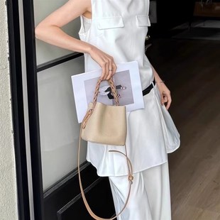 小巧精致水桶包包女高级感小众设计编织手提包百搭单肩斜挎包小包