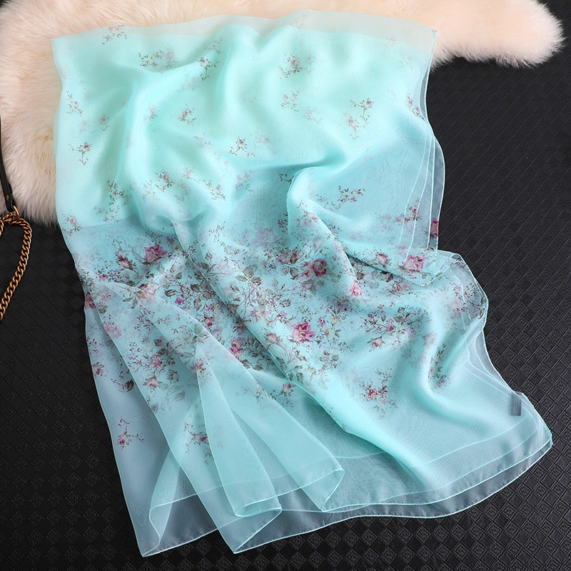 丝巾女春秋冬款洋气时尚百搭妈妈A2021新款长款内搭大衣围巾女冬