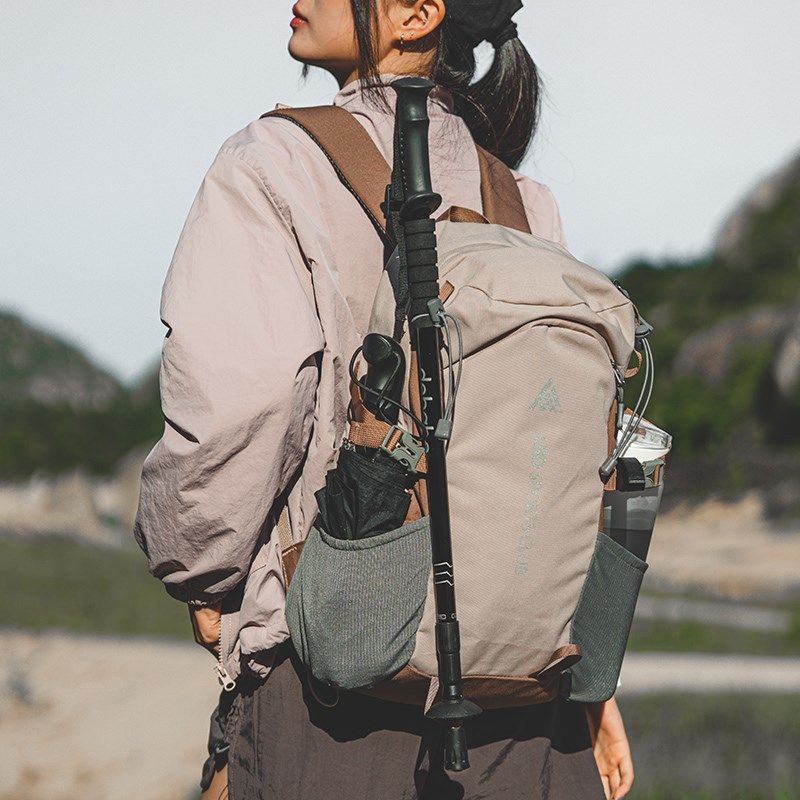 户外徒步登山包女士大容量轻便爬山旅游双肩包轻量化防水旅行背包