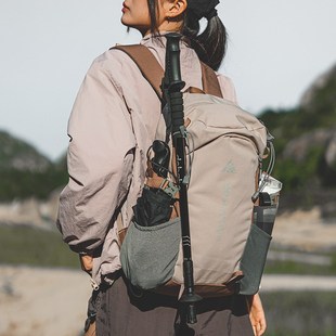 户外徒步登山包女士大容量轻便爬山旅游双肩包轻量化防水旅行背包