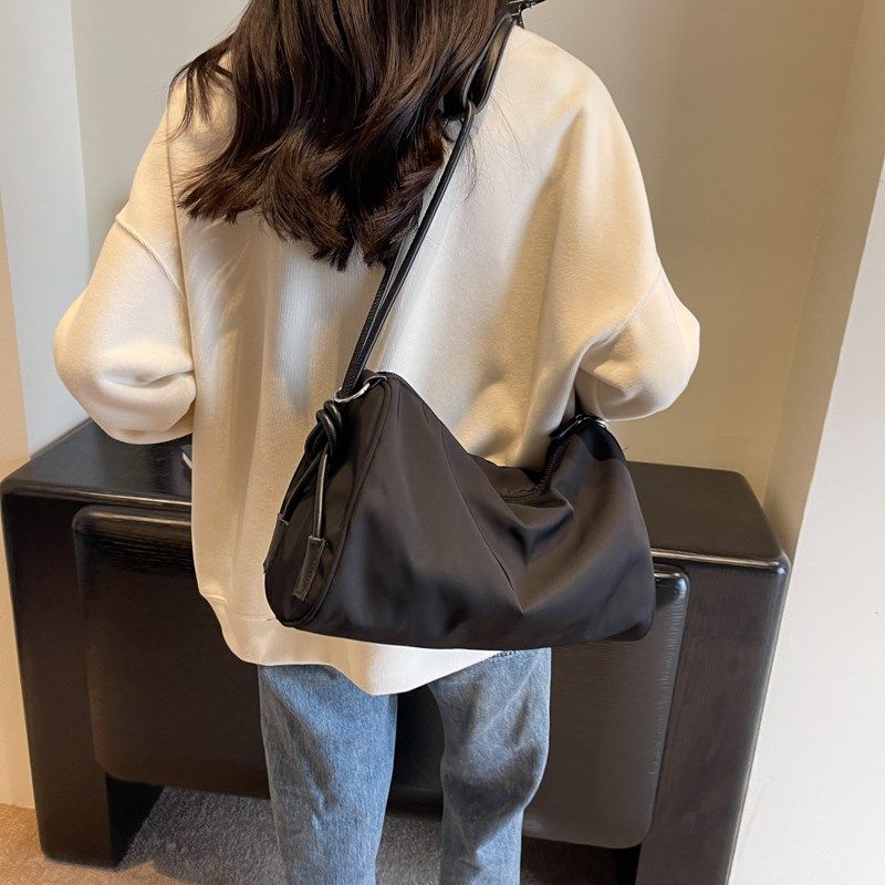 今年流行包包女2024新款潮流运动百搭单肩斜挎包大容量休闲枕头包,箱包皮具/热销女包/男包,通用款女包,淘宝优惠券,粉丝福利购,淘宝优惠卷