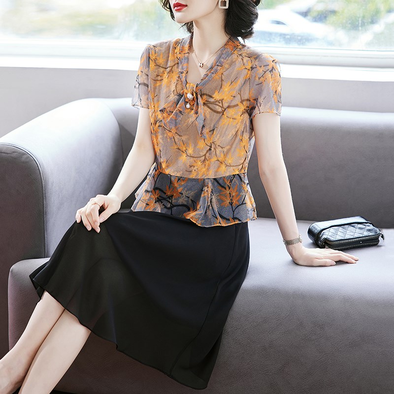 热销妈妈夏装时尚短袖连衣裙子中老年女2024新款中年真丝气质长裙