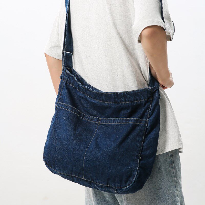 牛仔布斜挎包男2025新款潮酷学生装书大容量简约森系休闲单肩包女