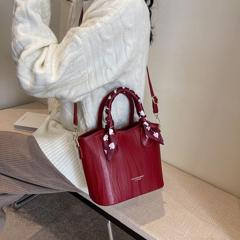 红色包包女2024新款结婚包伴娘斜挎包小众大容量夏季高级感手提包,箱包皮具/热销女包/男包,通用款女包,淘宝优惠券,粉丝福利购,淘宝优惠卷