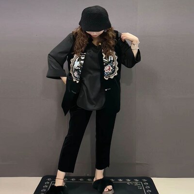大码女装200斤胖mm国风显瘦复古盘扣刺绣马甲v领打底衫裤子三件套