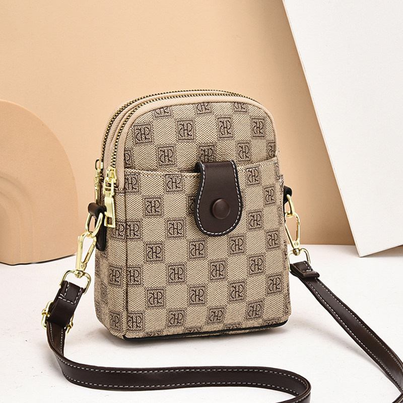 放手机的小包手机包2024新款包包斜挎小包女棋盘小挎包百搭送妈妈,箱包皮具/热销女包/男包,通用款女包,淘宝优惠券,粉丝福利购,淘宝优惠卷