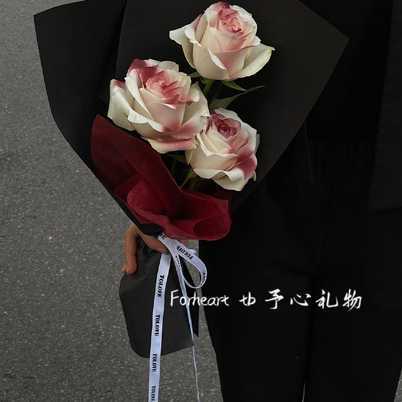 ins小众凡尔赛玫瑰仿真花束生日礼物女生送闺蜜男生高考毕业礼物