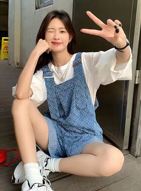 哺乳衣套装外出辣妈款夏季产后显瘦喂奶I期T恤上衣背带短裤孕妇装
