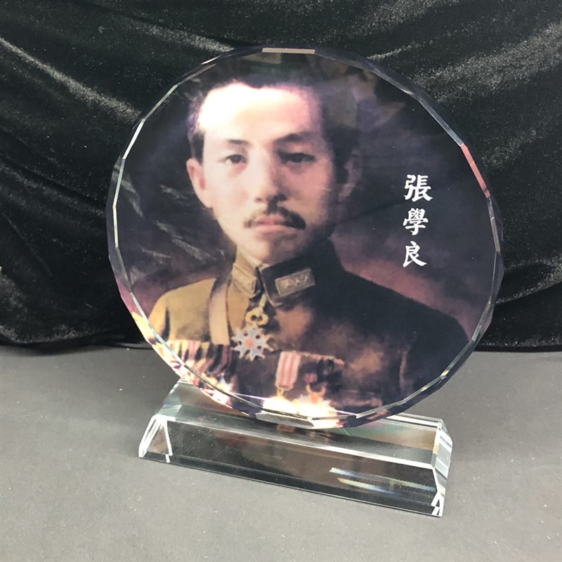 极速近代著名爱国将领张学良画像珍藏纪念品水晶摆件工艺品书房装