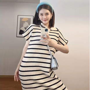 哺乳期连衣裙夏外出时尚辣妈款韩版宽松冰丝条纹针织产后喂奶衣服