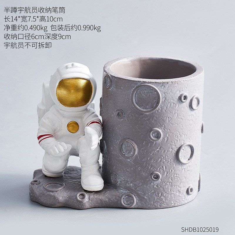 创意ins风宇航员太空人学生笔筒书桌电脑桌面多功能装.饰收纳摆件