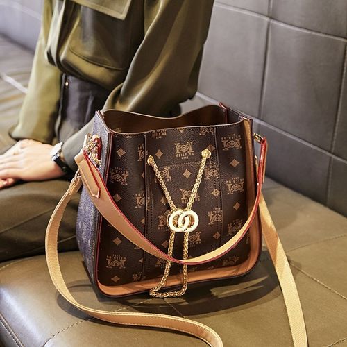 潮牌新款真皮手提斜挎包女包时尚百搭高级感大容量休闲单肩水桶包