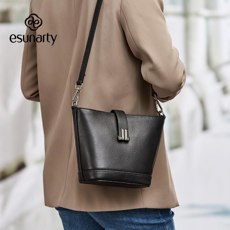 包包女2025新款时尚百搭单肩包女高级感软皮手提包女士斜挎水桶包,箱包皮具/热销女包/男包,水桶包,淘宝优惠券,粉丝福利购,淘宝优惠卷