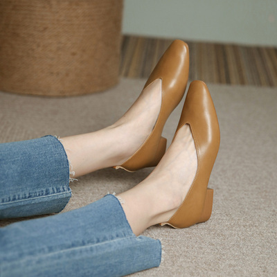 复古软皮奶奶鞋女粗跟2023春秋新款方头浅O口豆豆鞋低跟米白单鞋