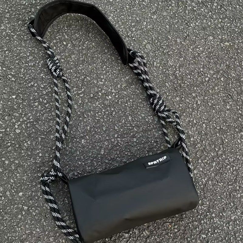 高级黑!2024新款枕头包小众单肩手提斜挎包包轻便防水休闲拉链女