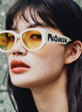 现货2021 Fashion Oval Lettexr Logo Sunglasses for Women Man