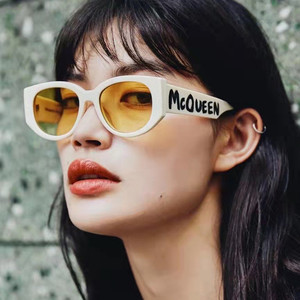 现货2021 Fashion Oval Lettexr Logo Sunglasses for Women Man