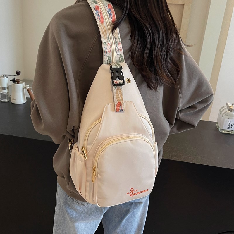 小众简约设计双肩包小号防盗背包2024新款时尚百搭少女休闲斜肩包