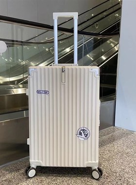 白色行李箱铝框双封闭旅行箱登机箱30寸大容量静音万向轮拉杆箱