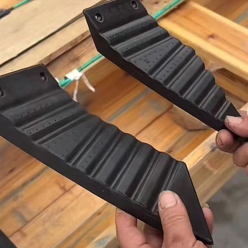 传统木头龙舟脚踏板 超轻尼龙 稳定性强 发力点强 实用性强