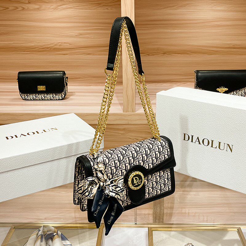 斜挎包女2024新款百搭休闲夏季腋下包女小众设计感女士单肩包小包