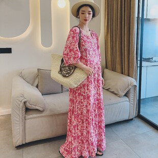 棉绸中袖连衣裙女夏日收腰薄款碎A花V领大摆人造棉度假沙滩长裙子