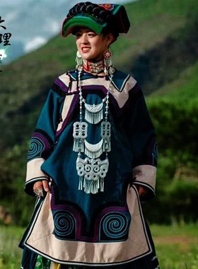 云南民族c风彝族风仿银长项链女旅游节日演出摄影配饰品胸牌毛衣