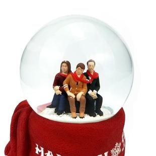 耶诞水晶球玻h璃雪花球幸福一家人旋转飘雪花发条音乐机芯水晶