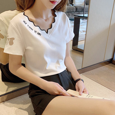 香港2023年夏季新款网红v领白色短袖t恤女纯棉打底衫上衣ins超火