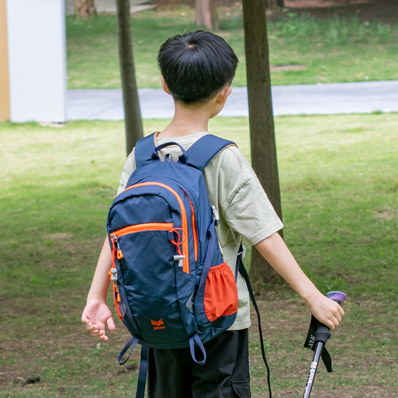户外儿童登山小背包轻量化徒步20升旅游双肩包超轻便中Z小学生出
