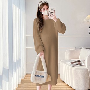 孕妇连衣裙2024新款秋冬米色时尚显瘦加厚保暖中长款针织毛衣裙女