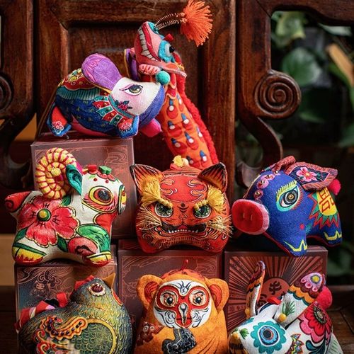 德寿宫 王的手创十二生肖纯手工刺绣香囊香包玩偶车用挂件随身