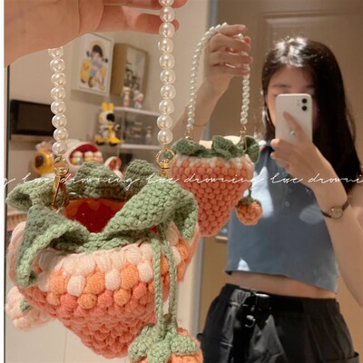 溺水小苑自制渐变草莓斜挎包编织diy材料包手工毛线钩针可爱钱包