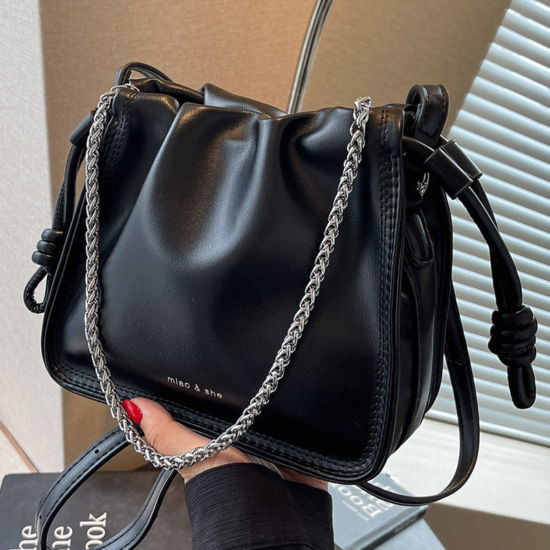 小众设计包包女高级感2023新款秋冬百搭链条云朵包褶皱单肩斜挎包,箱包皮具/热销女包/男包,水桶包,淘宝优惠券,粉丝福利购,淘宝优惠卷