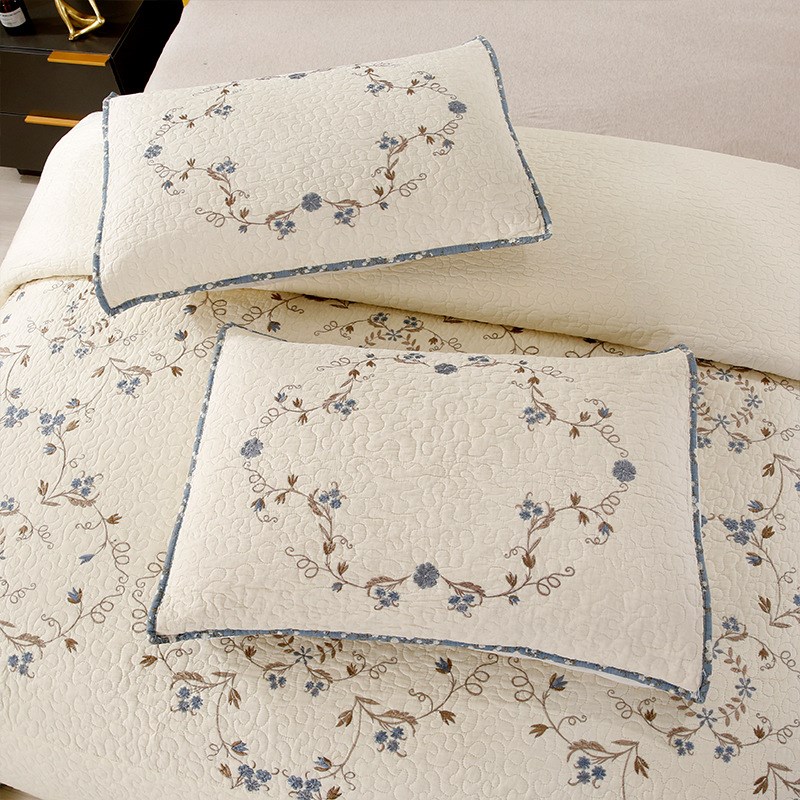 厂家供应蓝星花绣花被绗缝被床上三件套床盖水洗被