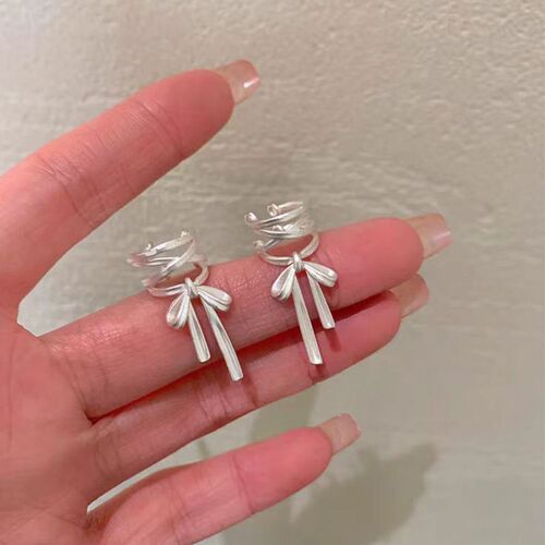 高品质镀18k哑光可晃动蝴蝶结丝带耳骨夹女inPs个性简约百搭耳饰