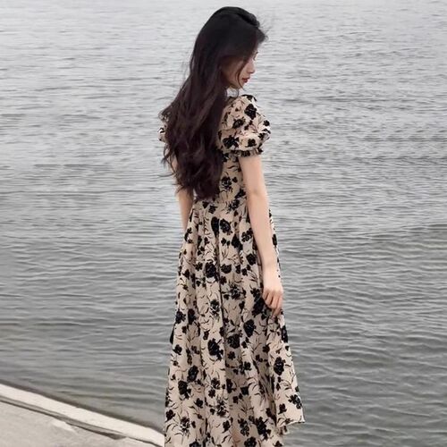 碎花连衣裙女2024夏季新款大码显瘦法式赫本风中长款垂感A字长裙