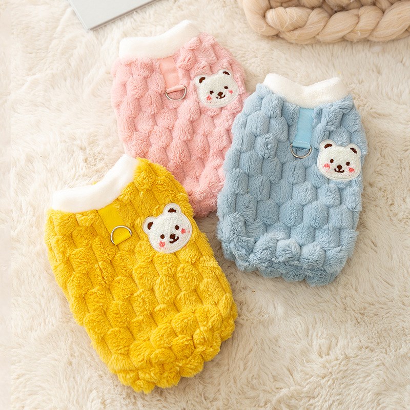 现货猫咪休闲可爱风小熊可牵引绒衣马甲宠物两脚保暖狗狗泰迪冬天