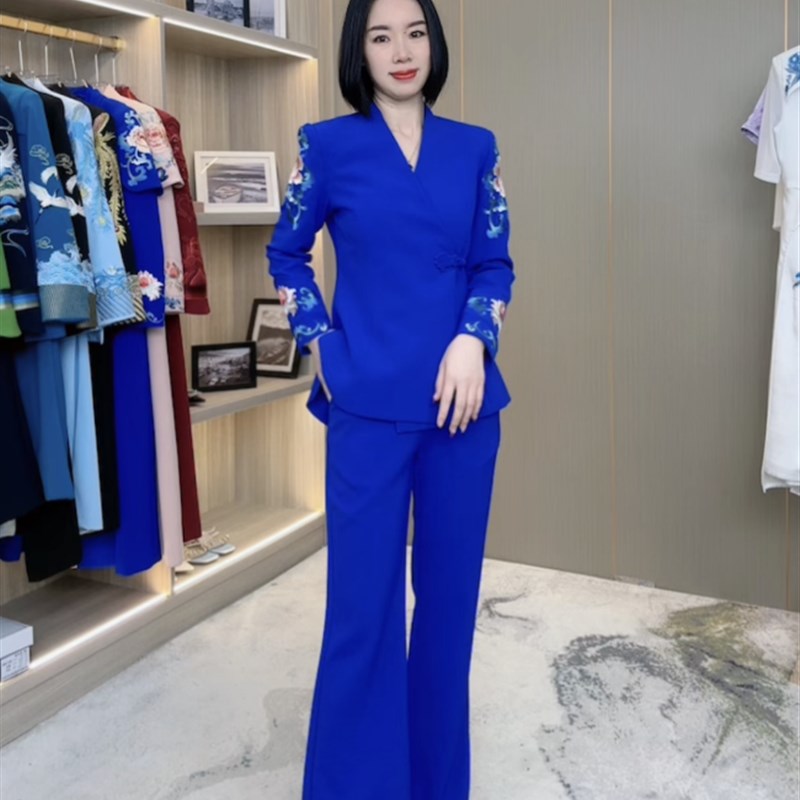 2024早秋新款新中式牡丹国风刺绣盘扣M设计套装女25131