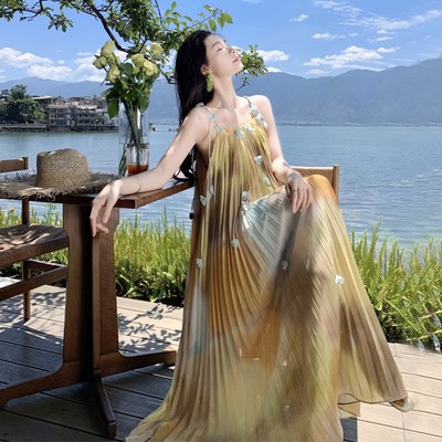新款三亚女海边度假沙滩连衣裙夏季超仙吊带宽松大码旅游拍照大摆
